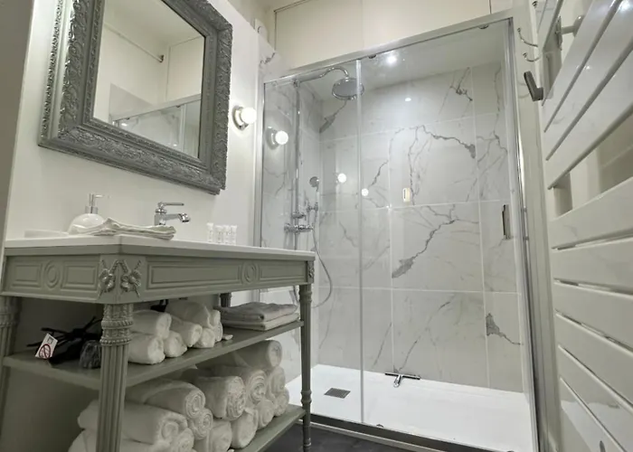 Eugenie Lägenhet Vichy